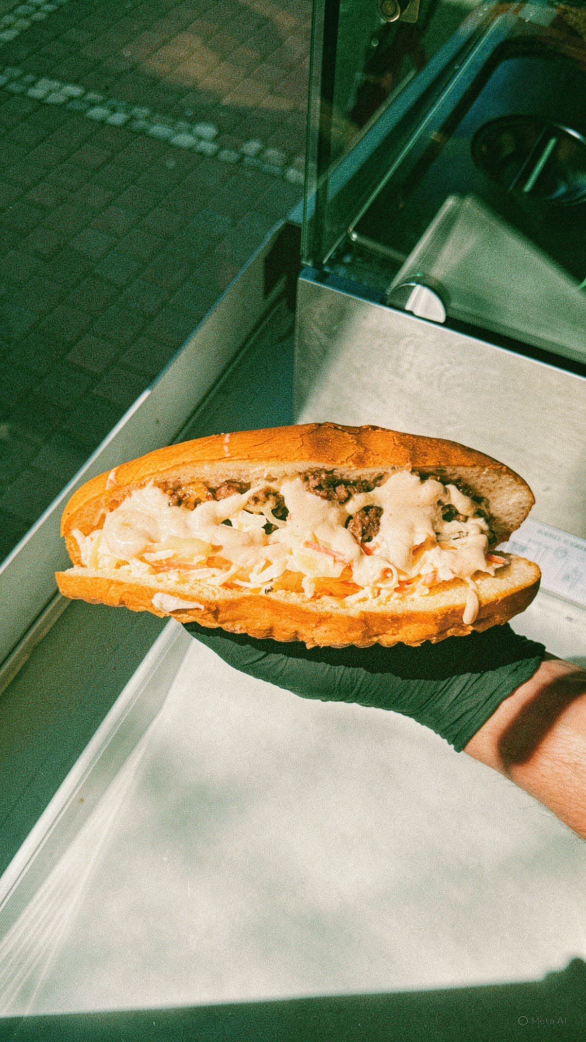 Loyal Sandwich mit Beef, Coleslaw und Special Sauce